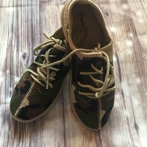 Camo tennis shoes
